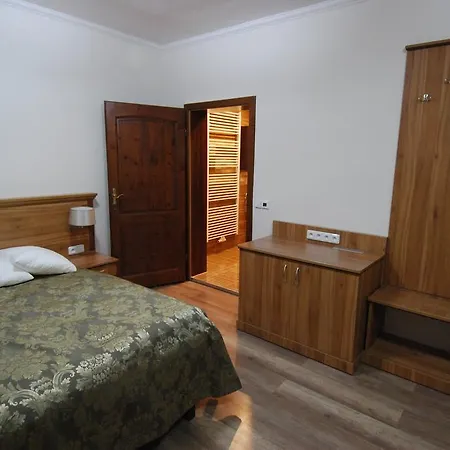 Konukevi Ivanek 3*