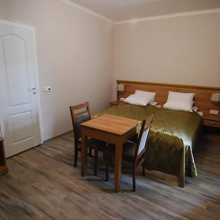 Konukevi Ivanek 3*