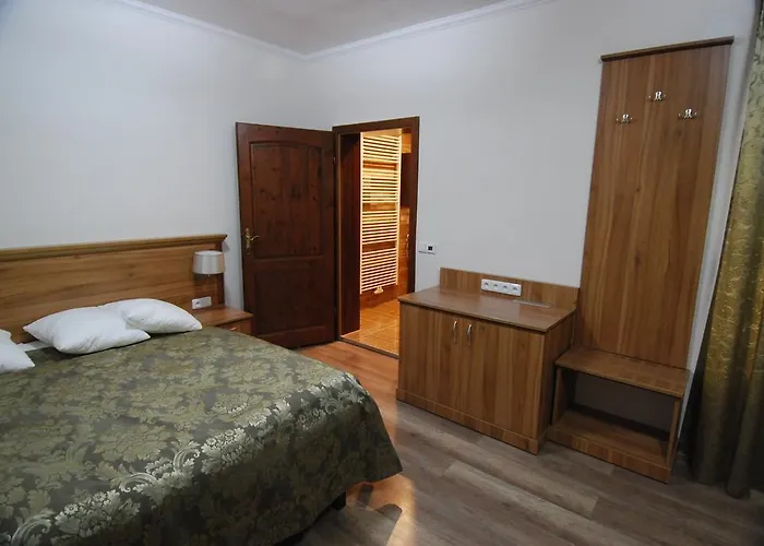 Πανσιόν Ivanek 3*