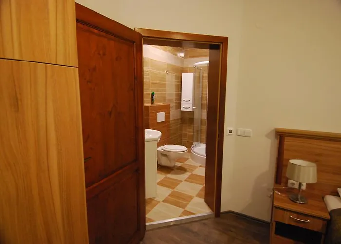 Ivanek Πανσιόν 3*